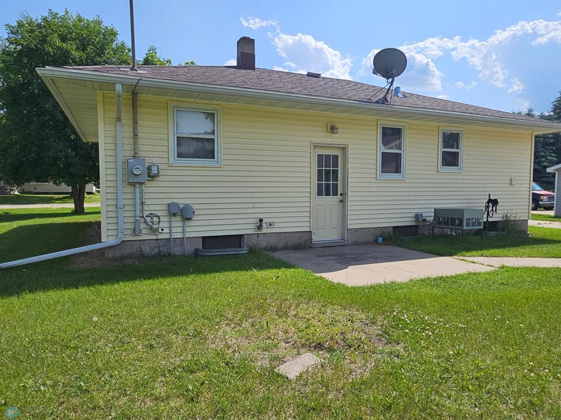 206 Hanson Ave SW, Twin Valley, MN 56584