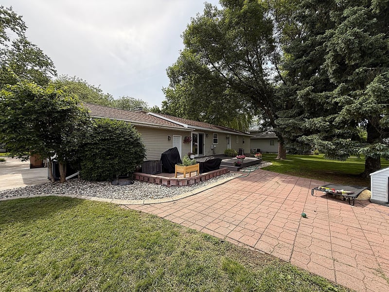 112 Orchard Cir, Montevideo, MN 56265