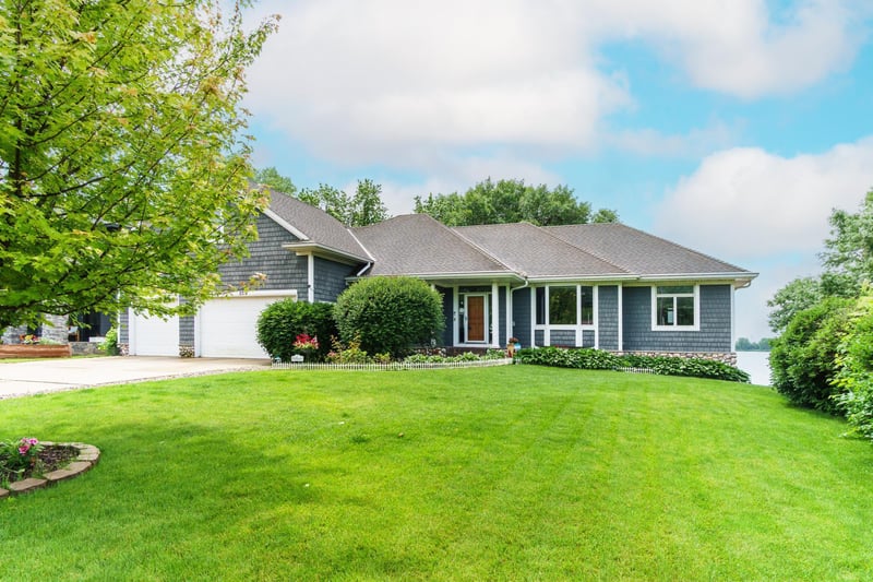 2719 Spring Lake Rd SW, Prior Lake, MN 55372