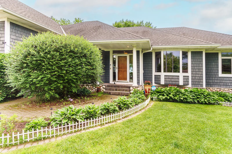 2719 Spring Lake Rd SW, Prior Lake, MN 55372