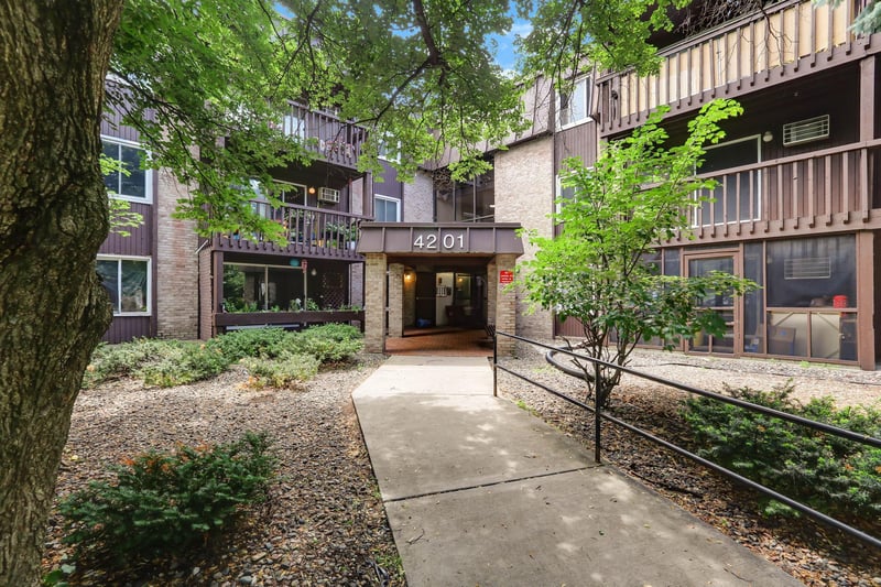4201 Lakeside Ave N #106, Brooklyn Center, MN 55429
