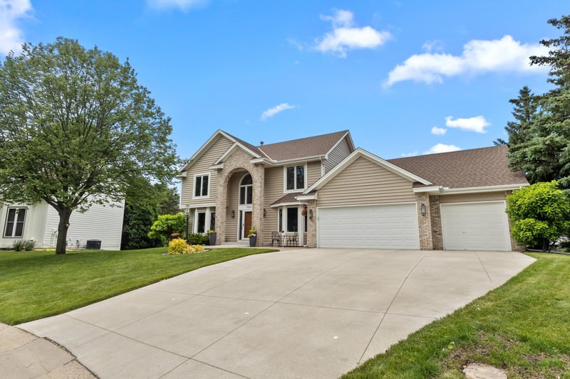 1541 Wexford Ct, Eagan, MN 55122