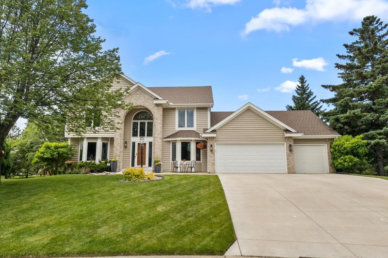 1541 Wexford Ct, Eagan, MN 55122