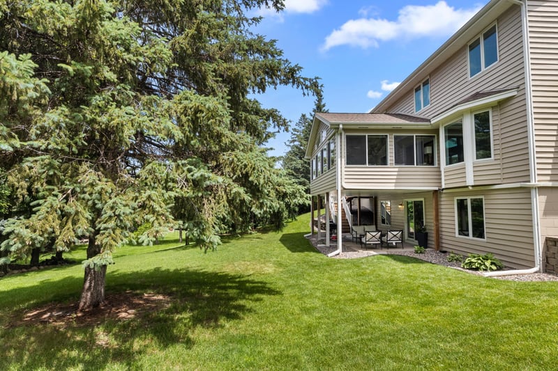 1541 Wexford Ct, Eagan, MN 55122