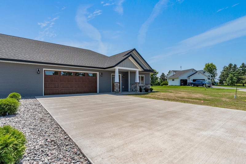 607 W Colfax St, Parkers Prairie, MN 56361