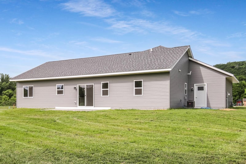 1010 Riverwood Dr, Elmwood, WI 54740