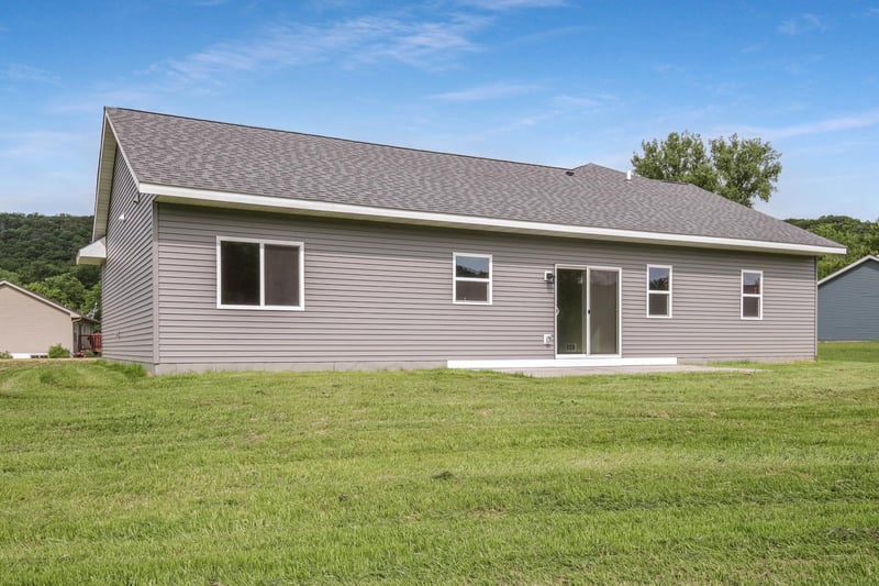 1010 Riverwood Dr, Elmwood, WI 54740