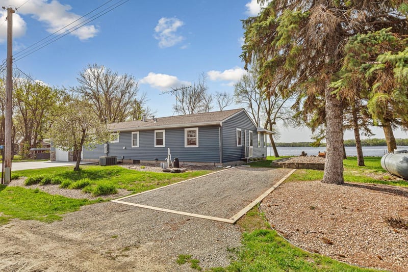 17055 Dickenson Ln, Waterville, MN 56096