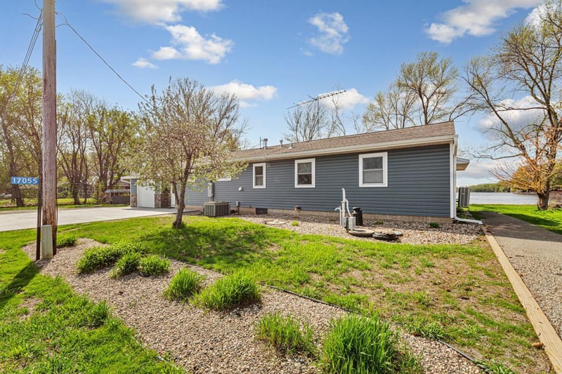 17055 Dickenson Ln, Waterville, MN 56096