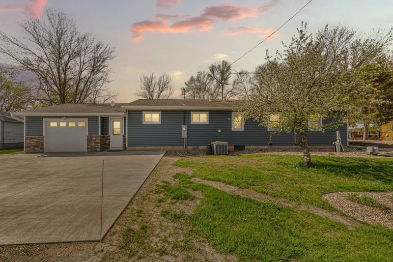 17055 Dickenson Ln, Waterville, MN 56096