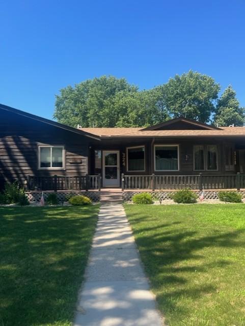 324 7th St, Windom, MN 56101