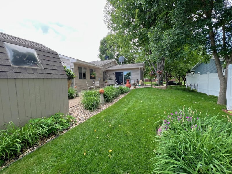 102 Mayfair Ave, New London, MN 56273