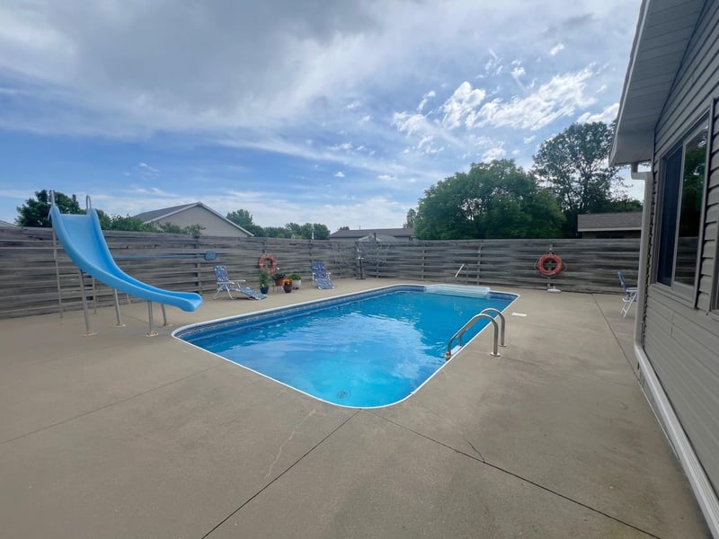 102 Mayfair Ave, New London, MN 56273