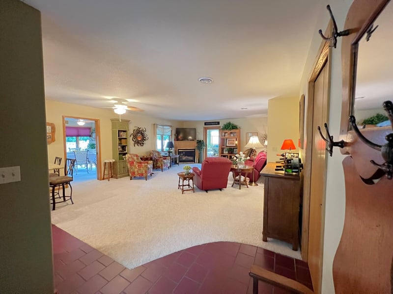 102 Mayfair Ave, New London, MN 56273