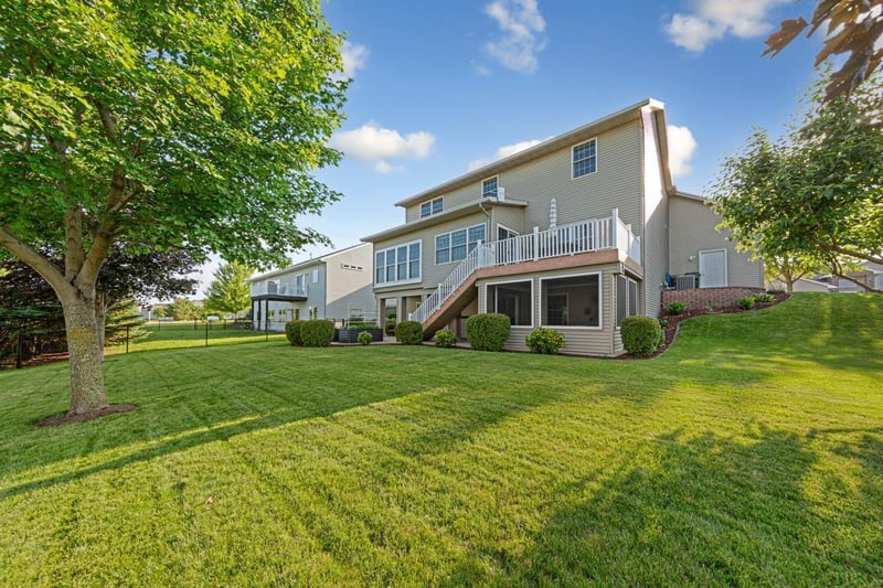 1904 Rock Ridge Ln, Saint Peter, MN 56082