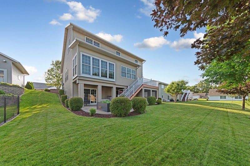 1904 Rock Ridge Ln, Saint Peter, MN 56082