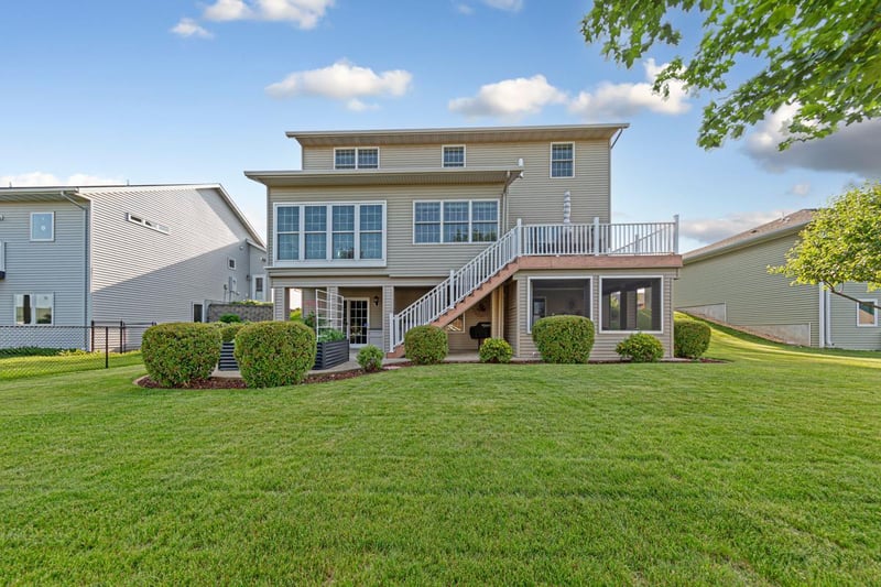 1904 Rock Ridge Ln, Saint Peter, MN 56082