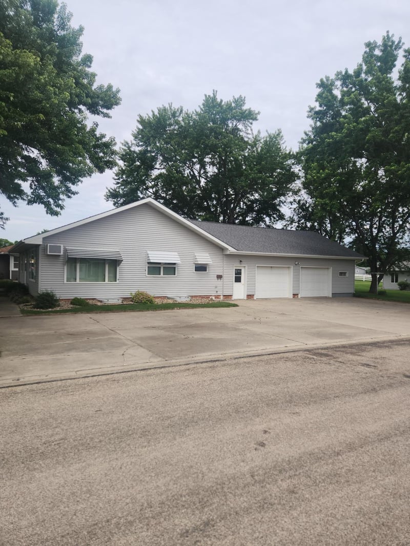 140 Trosky Rd W, Edgerton, MN 56128