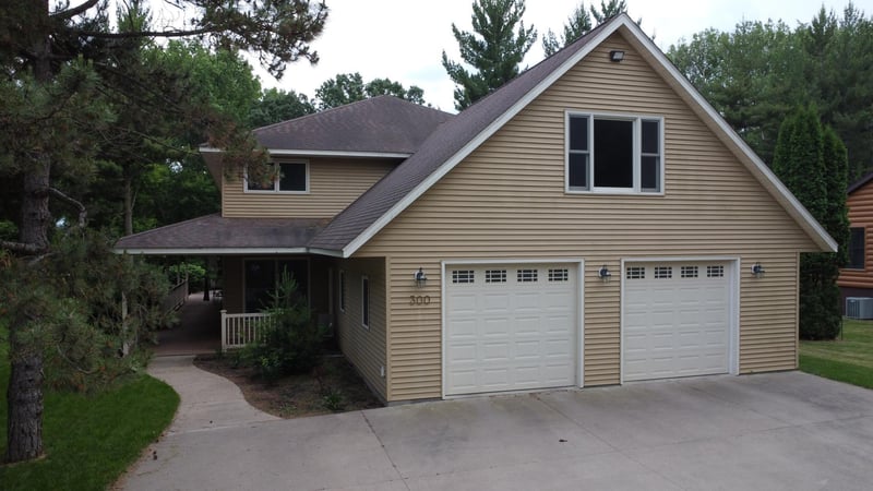 300 Sugarloaf Pw, Zumbrota, MN 55992