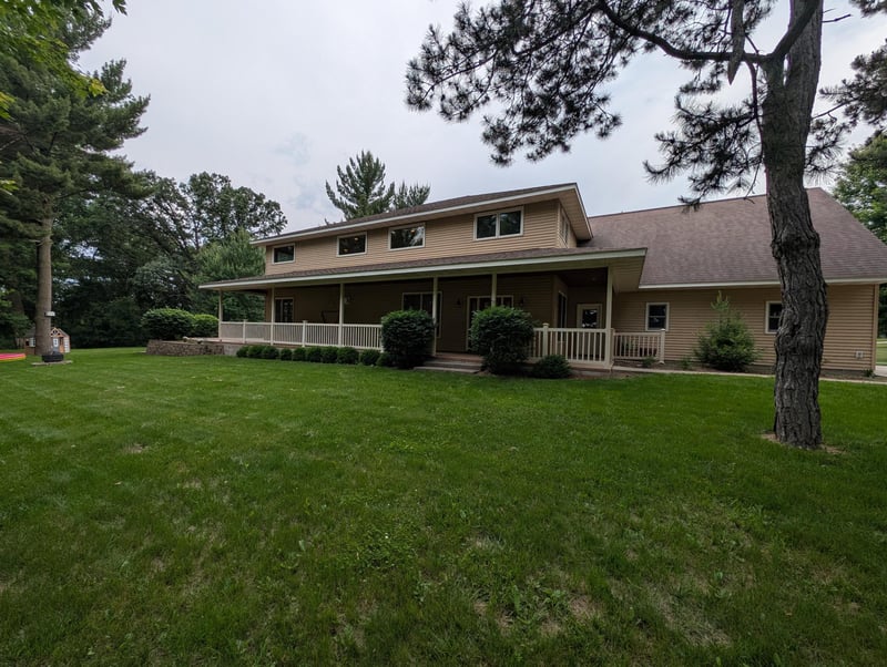 300 Sugarloaf Pw, Zumbrota, MN 55992