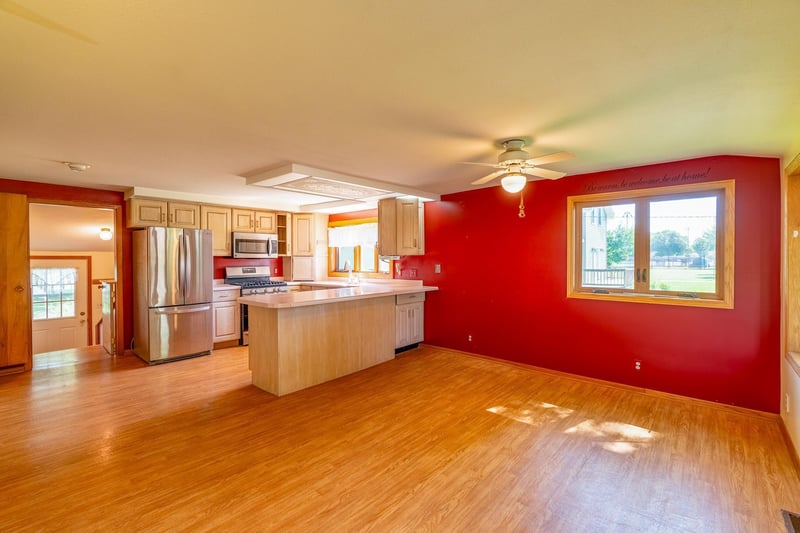 208 Lincoln St SW, Mapleton, MN 56065