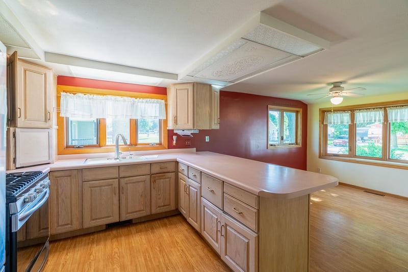 208 Lincoln St SW, Mapleton, MN 56065