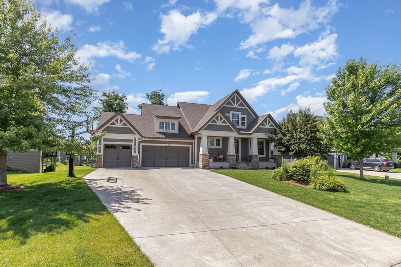 1621 Dutch Lake Dr, Minnetrista, MN 55364
