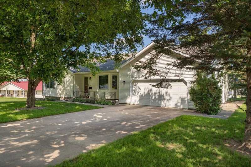 104 E County Rd N, Le Roy, MN 55951