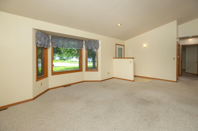 104 E County Rd N, Le Roy, MN 55951
