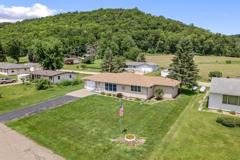 S1576 Lake St, Alma, WI 54610