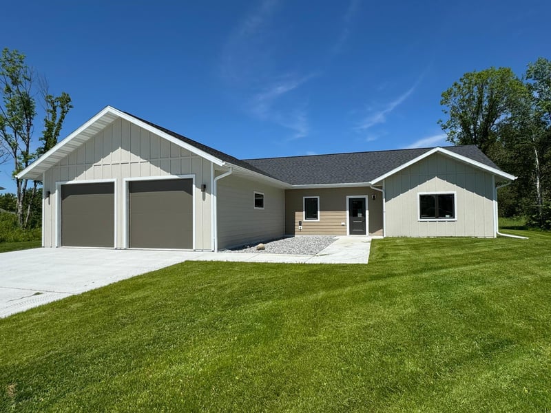 605 Lincoln St SE, Warroad, MN 56763