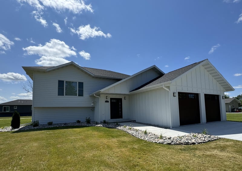516 Washington St SE, Warroad, MN 56763