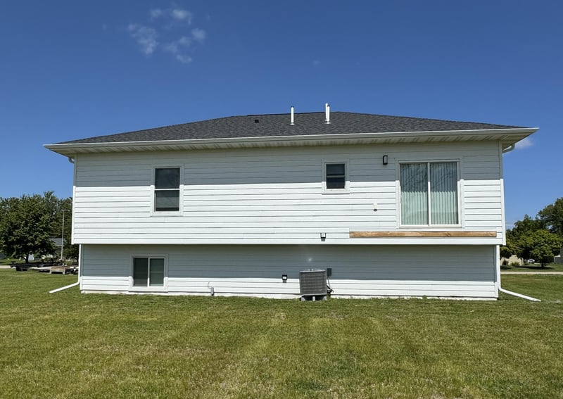 516 Washington St SE, Warroad, MN 56763