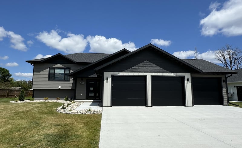 515 Lincoln St SE, Warroad, MN 56763