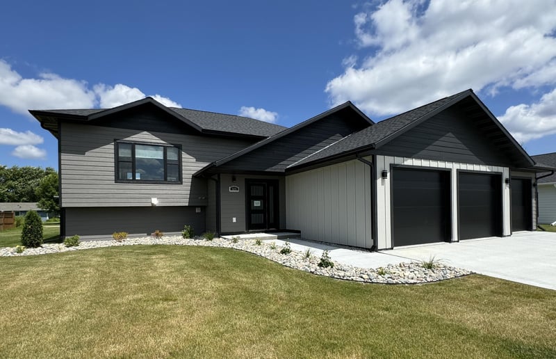 515 Lincoln St SE, Warroad, MN 56763