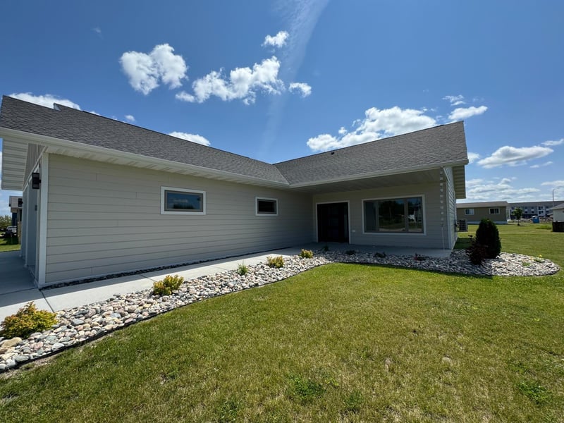 602 Lincoln St SE, Warroad, MN 56763