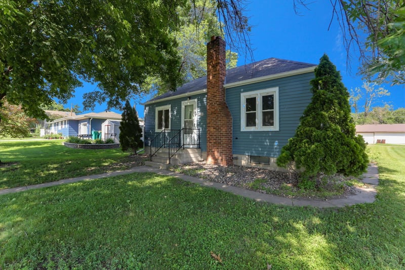 208 1st Ave SE, Norwood Young America, MN 55397