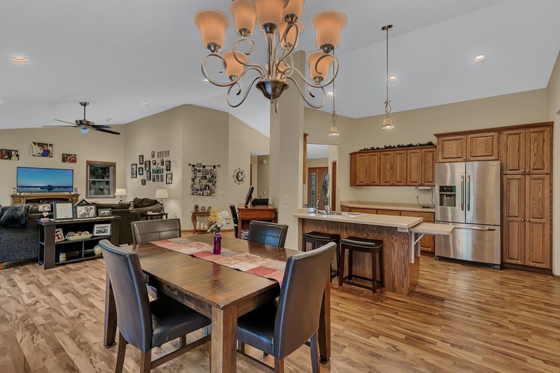 662 Cottonwood Ave, Litchfield, MN 55355