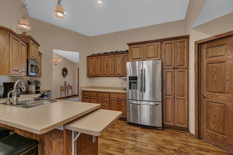 662 Cottonwood Ave, Litchfield, MN 55355