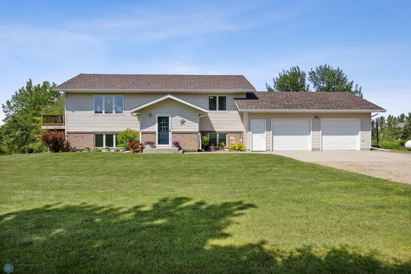 621 246th St S, Hawley, MN 56549