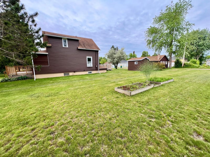 203 Bawden St, Marble, MN 55764