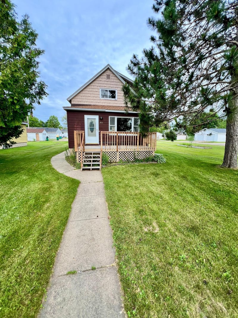 203 Bawden St, Marble, MN 55764