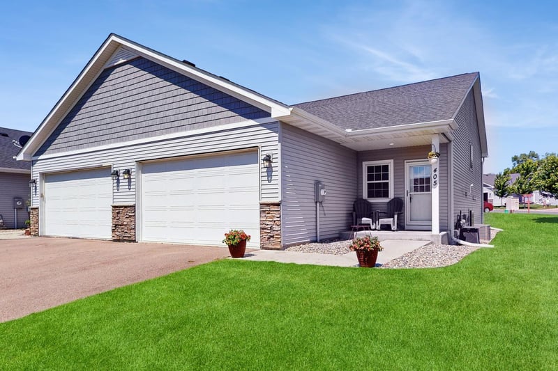 405 Meadow Ln, Norwood Young America, MN 55397