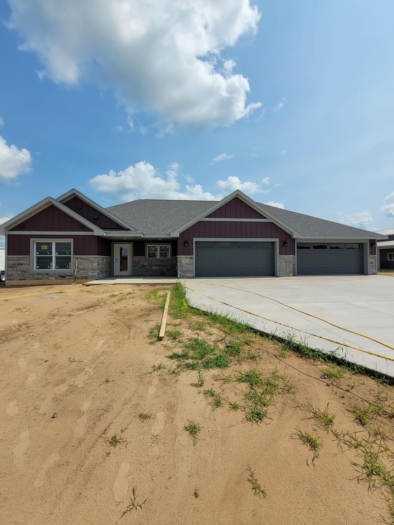19567 Butternut St NW, Oak Grove, MN 55011