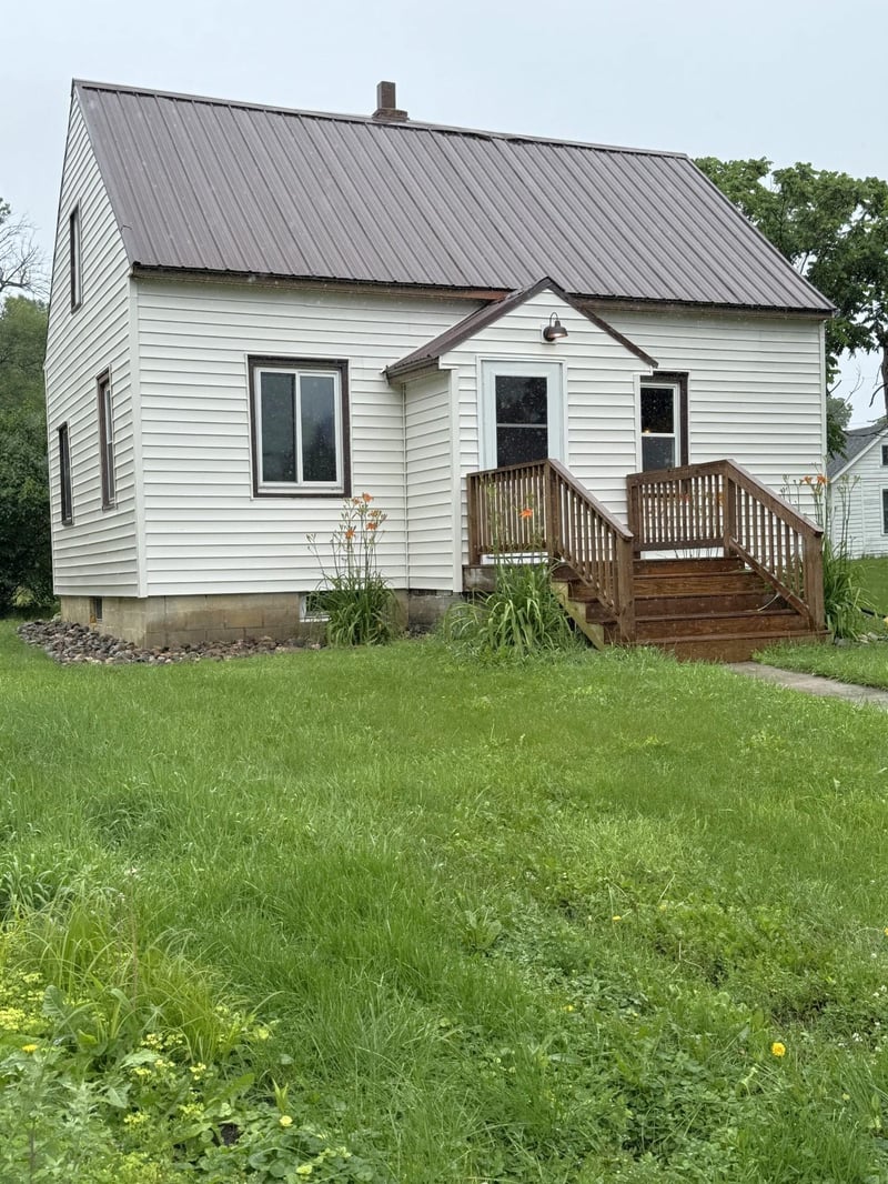 251 Colfax Ave NE, Hector, MN 55342