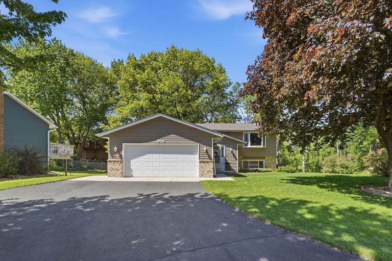 783 Bur Oak Ct, Vadnais Heights, MN 55127