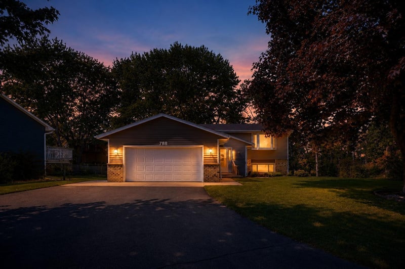 783 Bur Oak Ct, Vadnais Heights, MN 55127