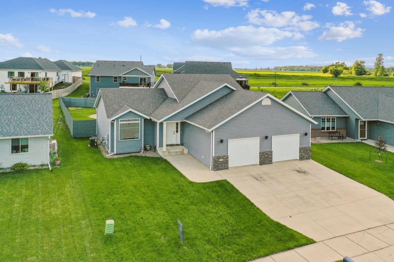 122 Hawk Ave, Eagle Lake, MN 56024