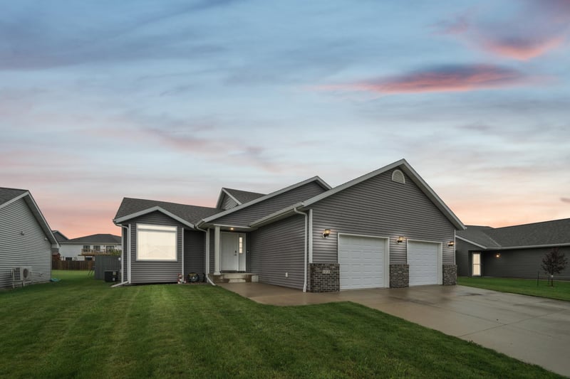 122 Hawk Ave, Eagle Lake, MN 56024