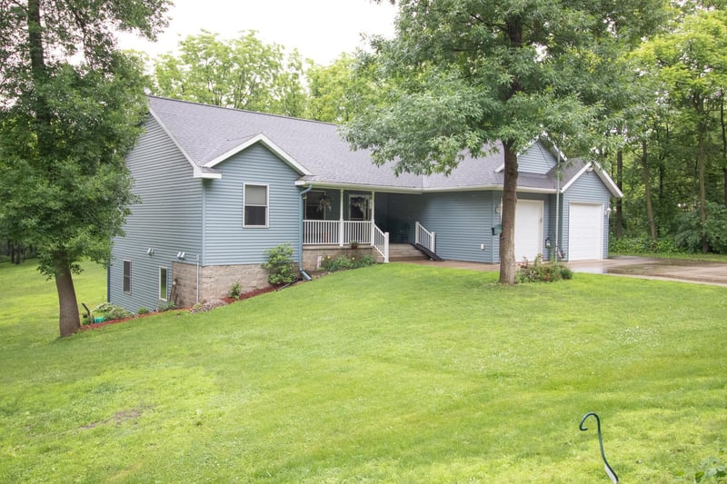 23032 W Torah Dr, Richmond, MN 56368